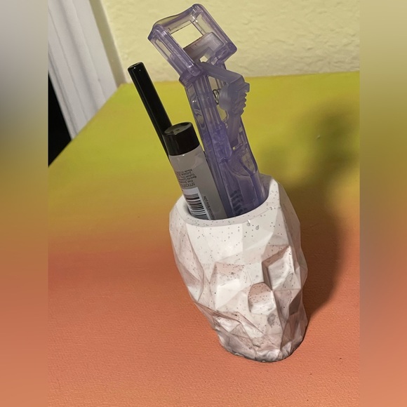 Resin Skull Makeup Holder **Multiple available** Handcrafted - Picture 14 of 15